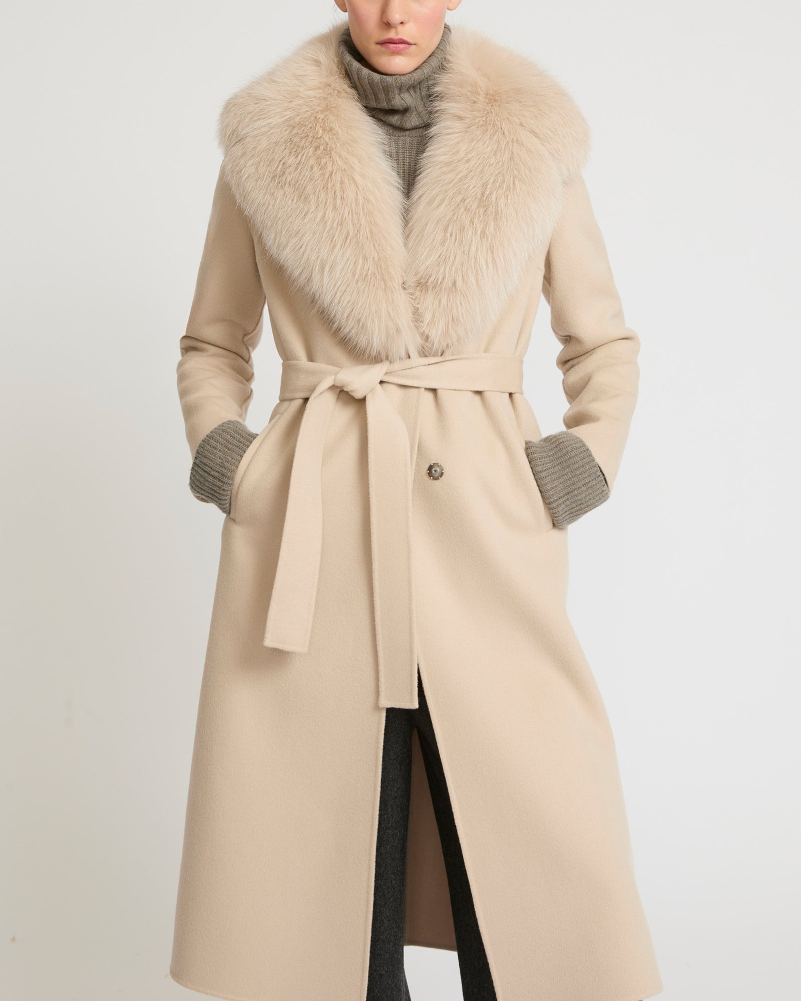 Cappotto in lana cashmere con collo in pelliccia di volpe Beige