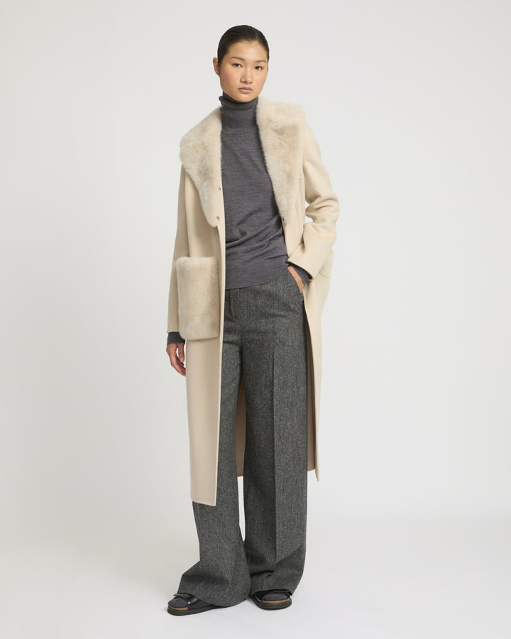 Manteau ceinturé en lainage cachemire avec col et sur-poches en fourrure de vison -Yves Salomon