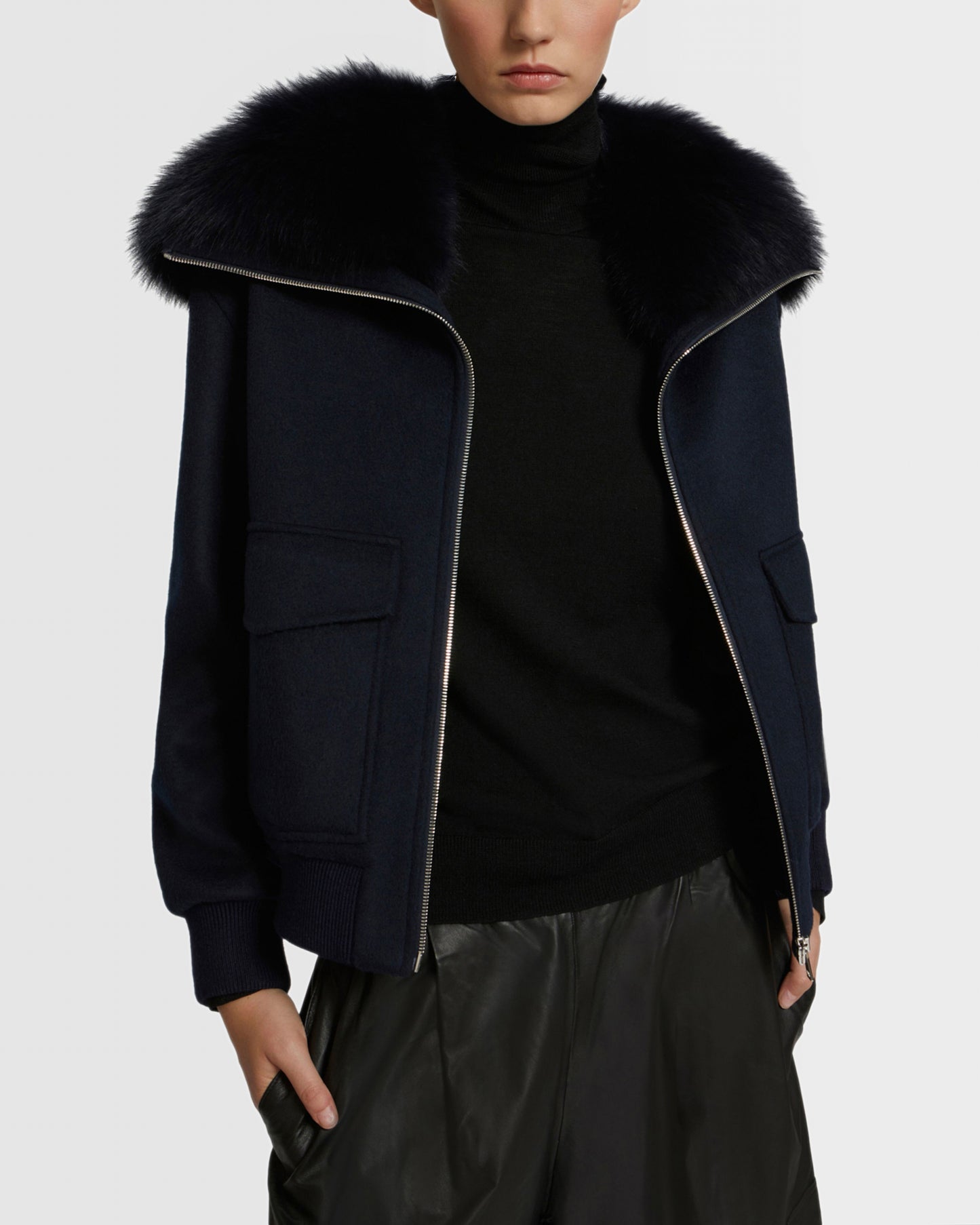 veste-courte-en-lainage-cachemire-avec-col-en-renard-bleu-fonce-23wyv02360carda7033 -Yves Salomon
