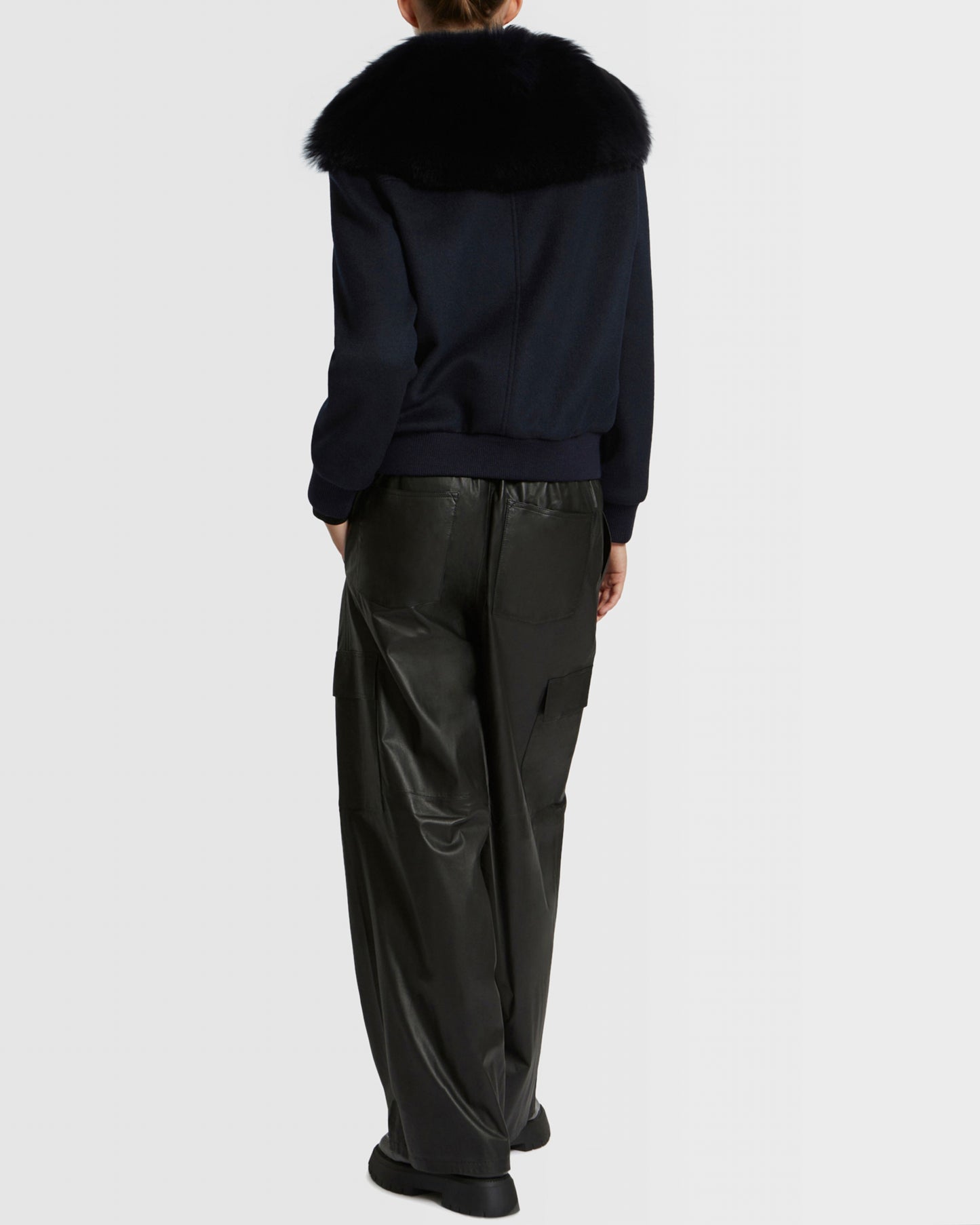 veste-courte-en-lainage-cachemire-avec-col-en-renard-bleu-fonce-23wyv02360carda7033 -Yves Salomon