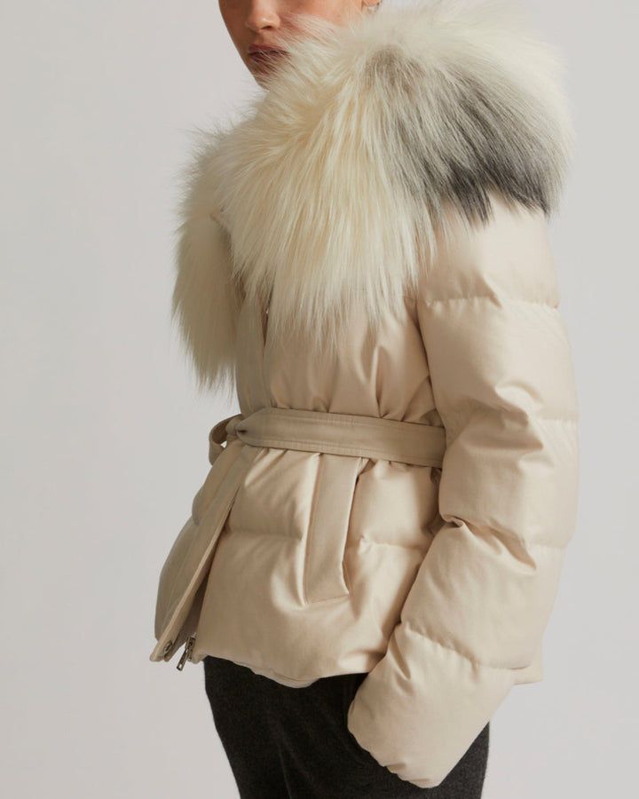 doudoune-courte-en-flanelle-impermeable-avec-tour-de-capuche-en-renard-blanc-23wyv06363wo2wa1009 -Yves Salomon