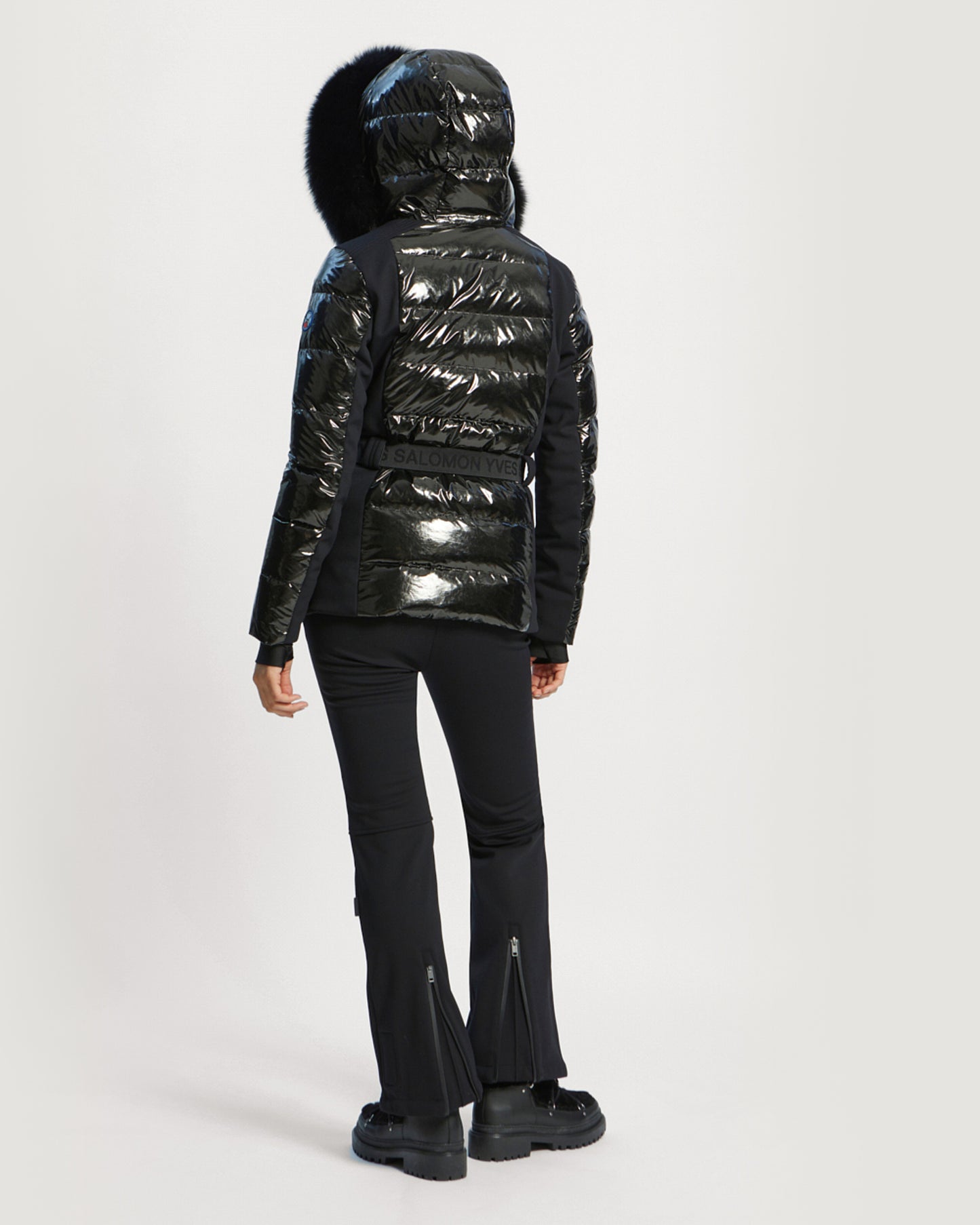 veste-skiwear-ceinturee-en-mix-de-tissus-garniture-renard-noir-24wkv00464t20gb2913 -Yves Salomon