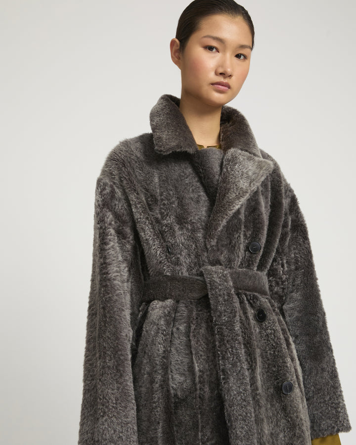 Manteau à double boutonnage en peau lainée agneau façon astrakan -Yves Salomon