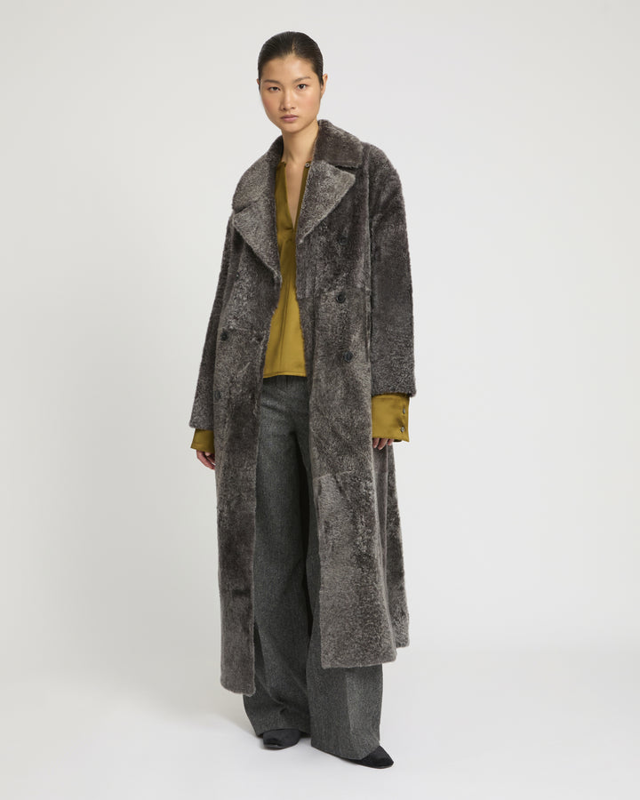 Manteau à double boutonnage en peau lainée agneau façon astrakan -Yves Salomon