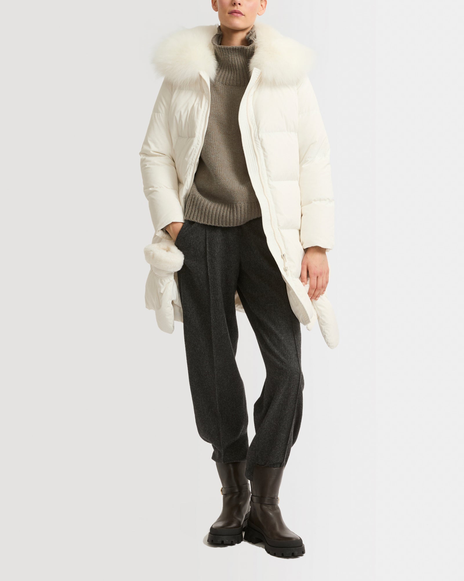 Doudoune longue ceinturée avec col amovible en fourrure blanc