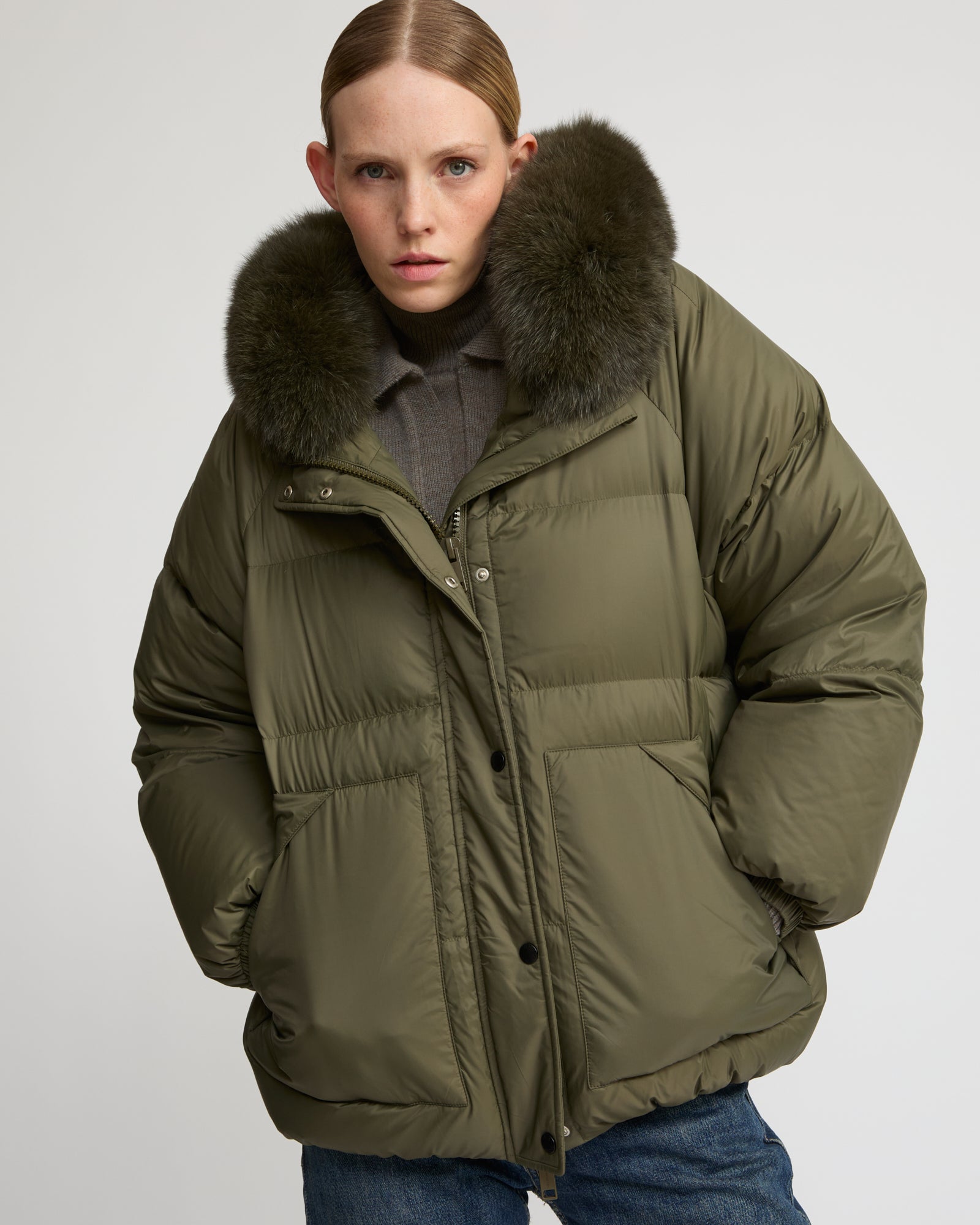 YVES SALOMON ダウンジャケット ファー付き Long belted down jacket in technical fabric with removable