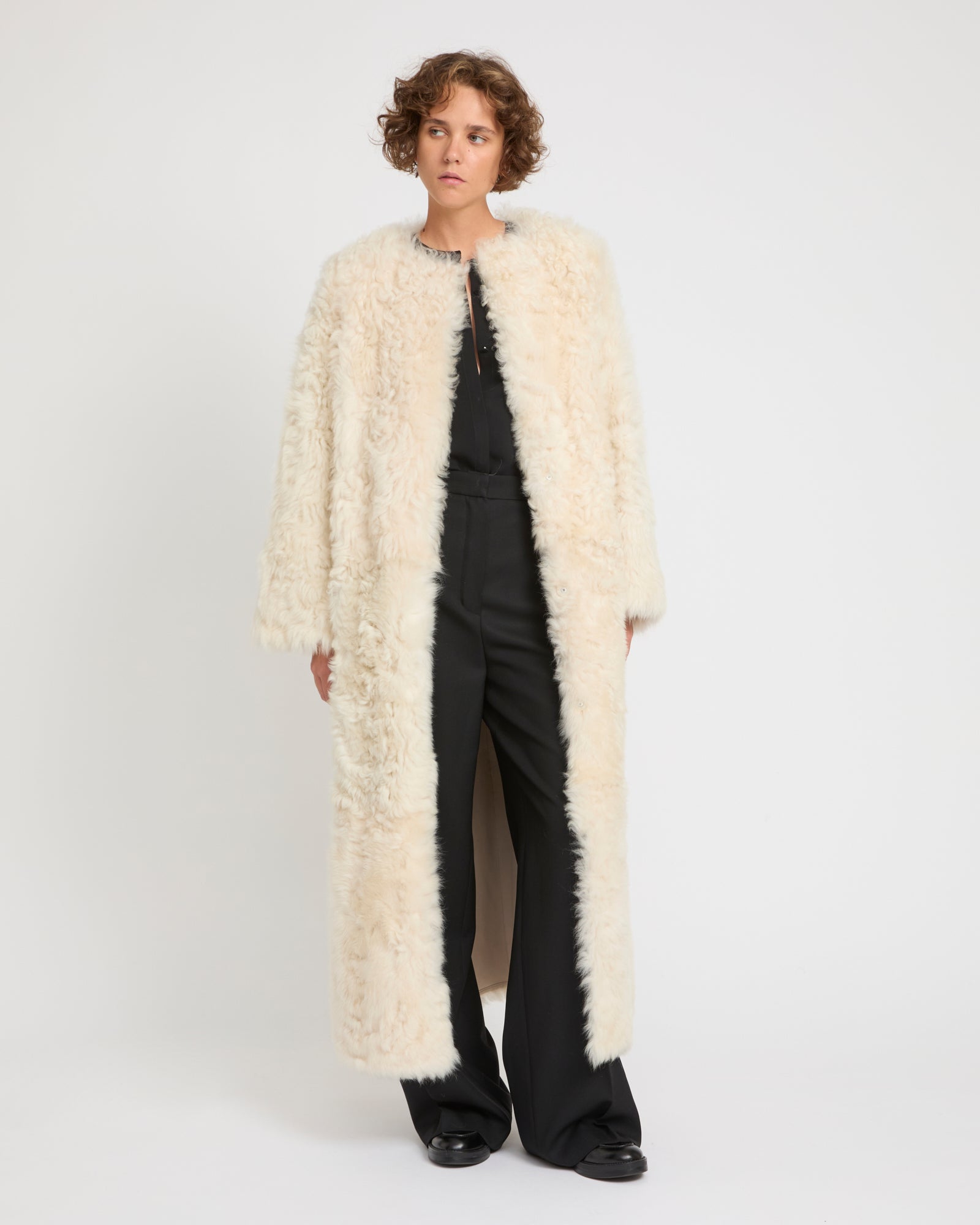 BEGELM ビジルム fake fur long gown ivory エクストラロング Toscana ラムスキンシアリング コート - ホワイト