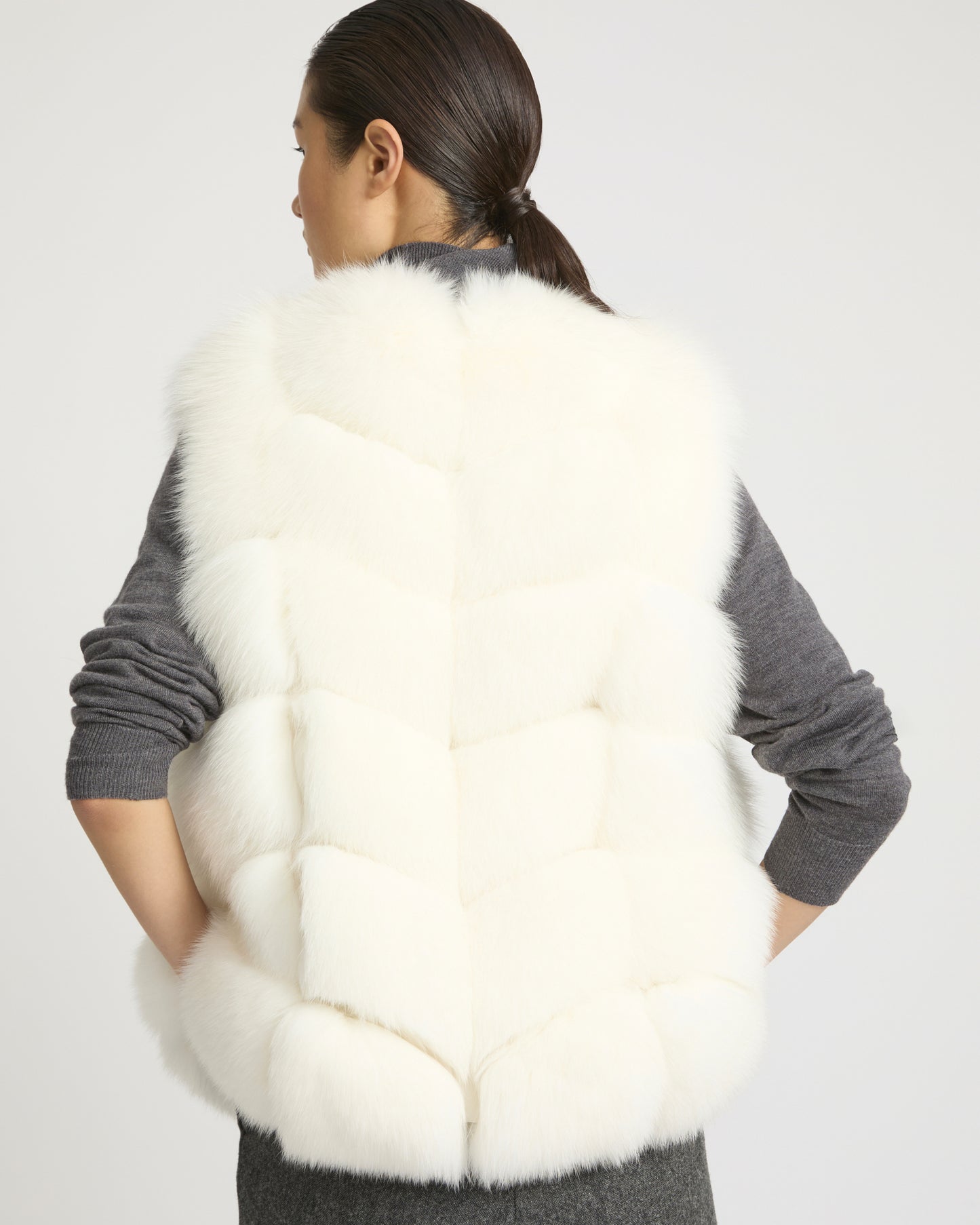 SLEEVELESS BURGUNDY FOX GILET