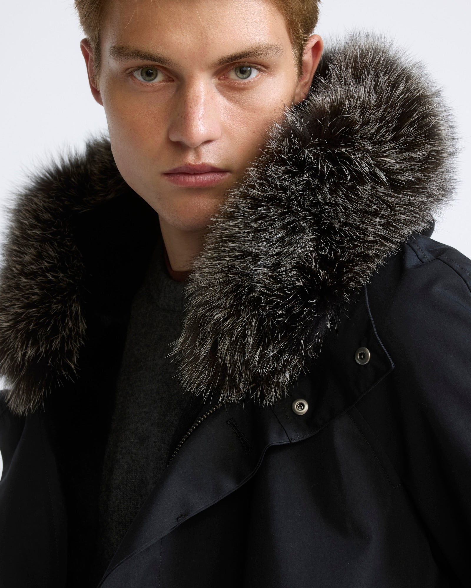 Parka iconique courte en coton mélangé imperméable avec fourrure de renard et de lapin