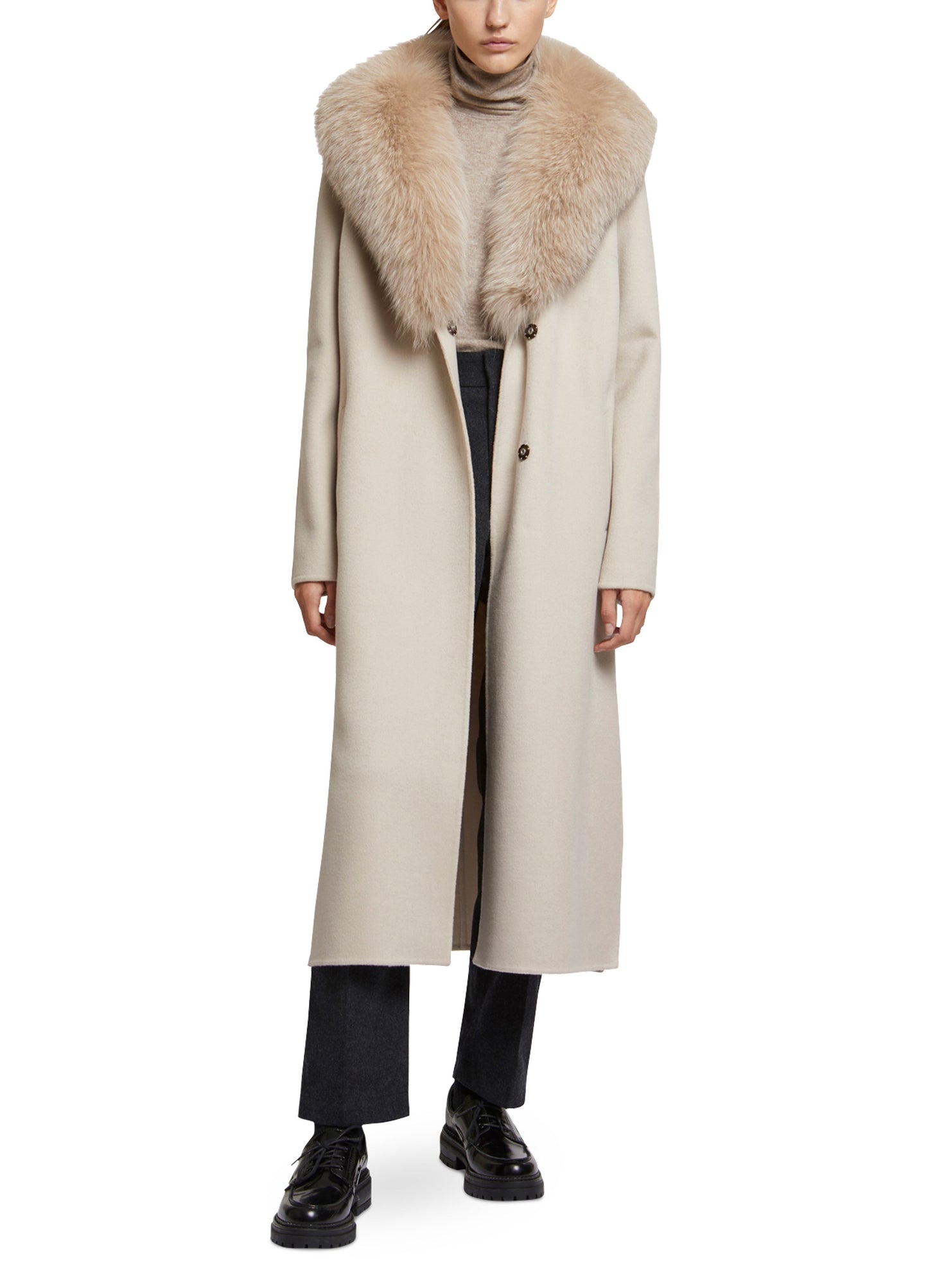 Manteau long en lainage cachemire et col en fourrure de renard