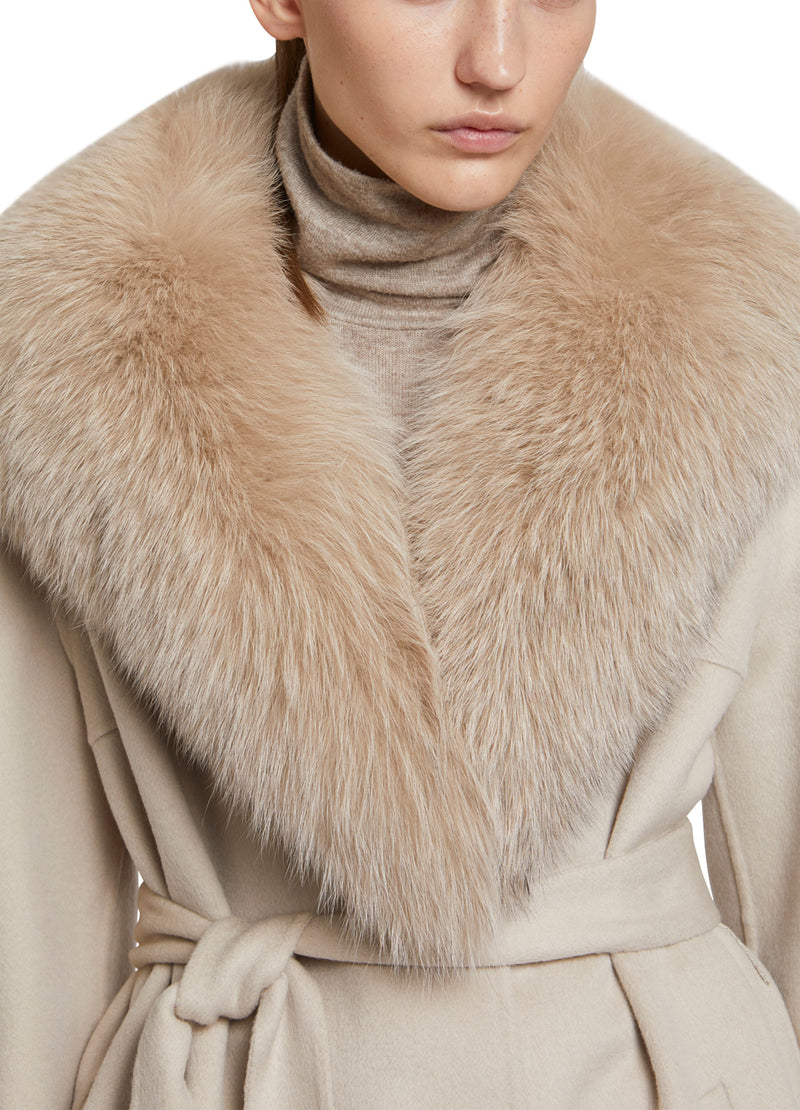 Manteau long en lainage cachemire et col en fourrure de renard