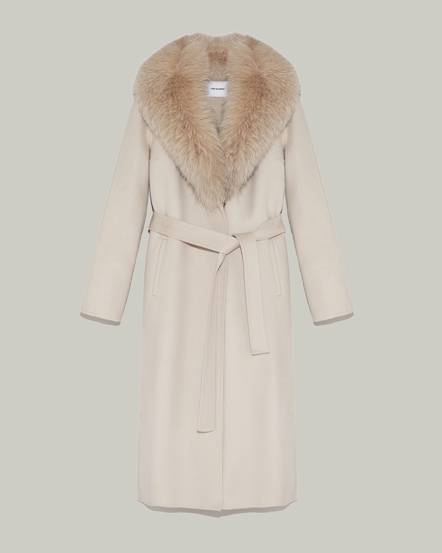 Manteau long en lainage cachemire et col en fourrure de renard