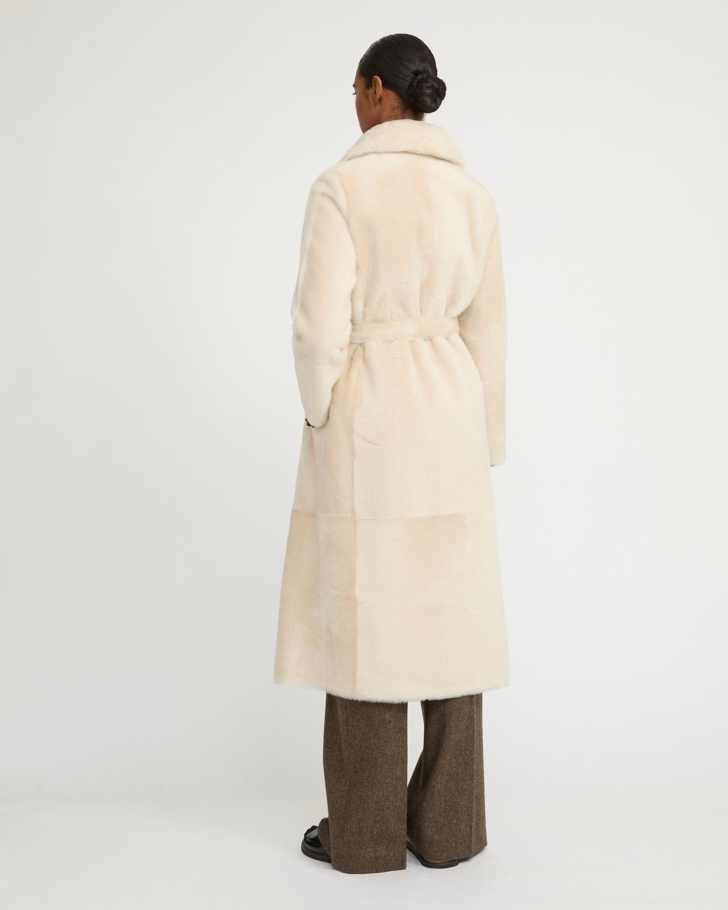 Manteau long ceinturé en peau lainée réversible -Yves Salomon