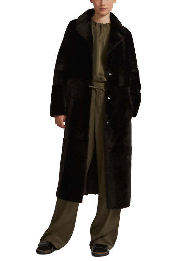 Manteau long ceinturé en peau lainée réversible