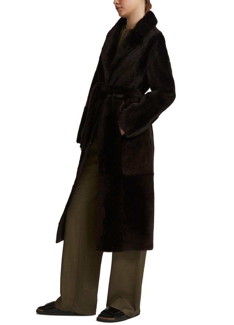 Manteau long ceinturé en peau lainée réversible