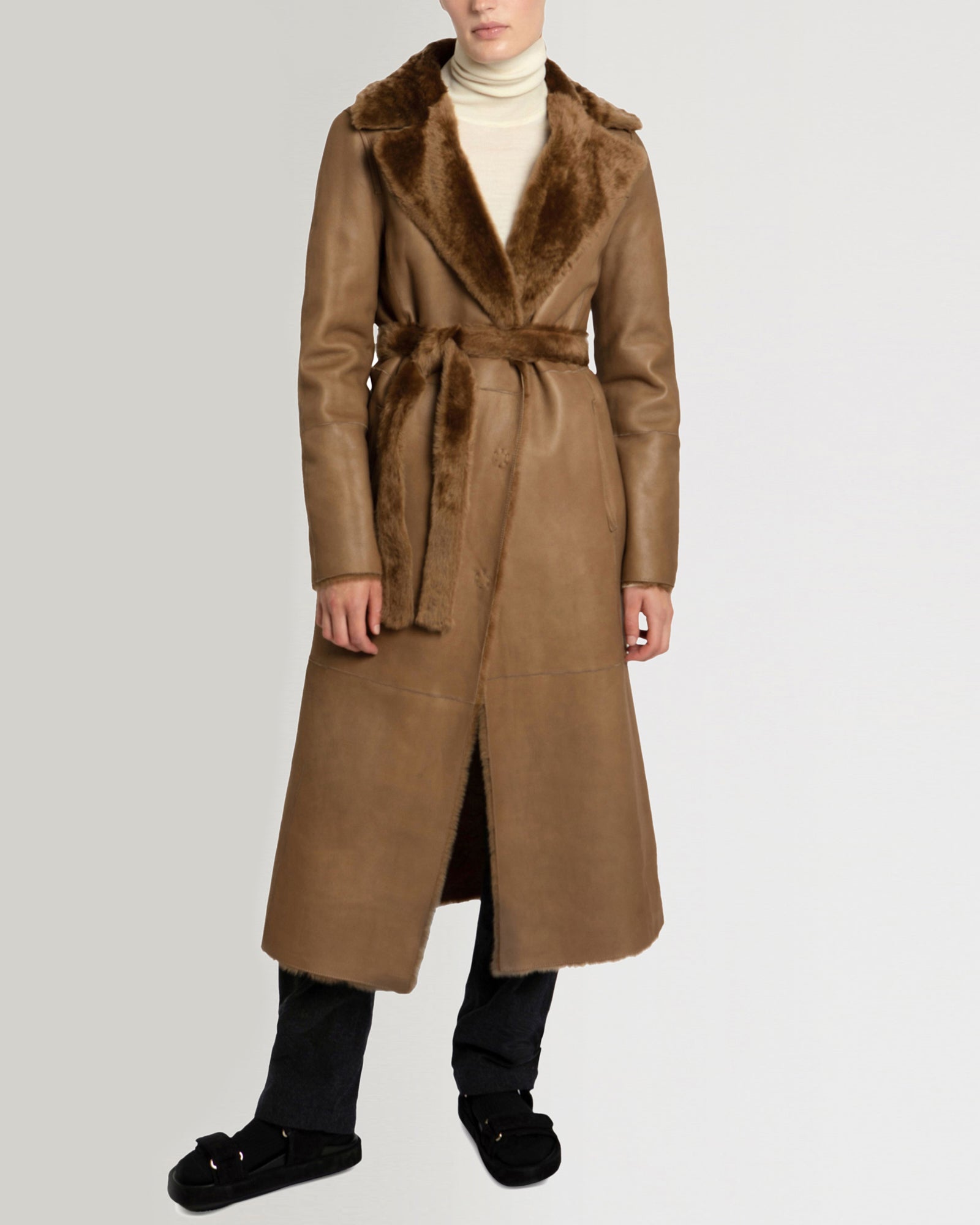 Manteau long ceinture en peau lainee reversible