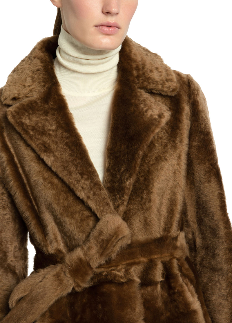 Manteau long ceinturé en peau lainée réversible