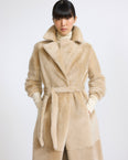 Manteau long ceinturé et réversible en peau lainée