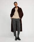 Manteau long ceinturé en peau lainée réversible