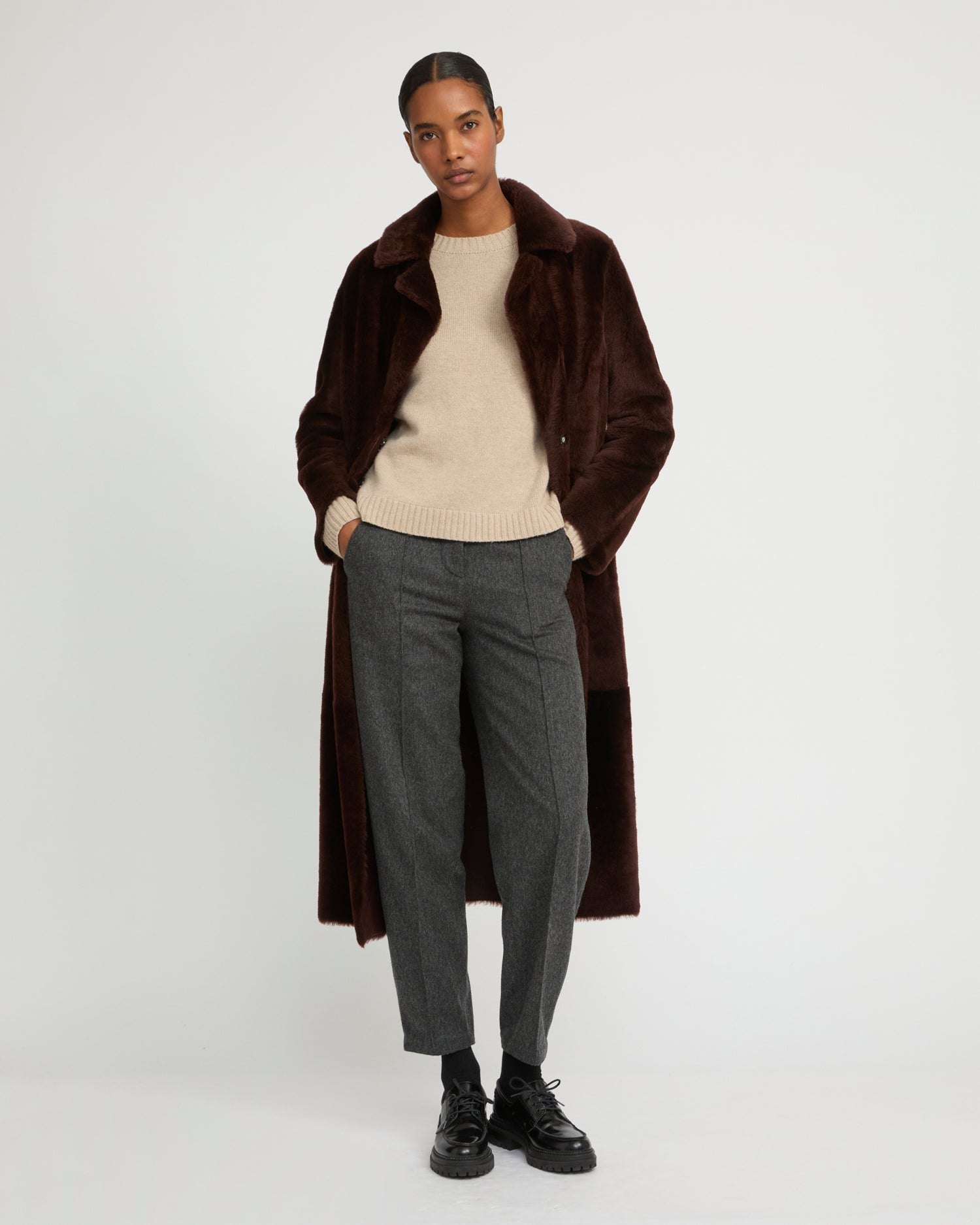 Manteau long ceinturé en peau lainée réversible -Yves Salomon