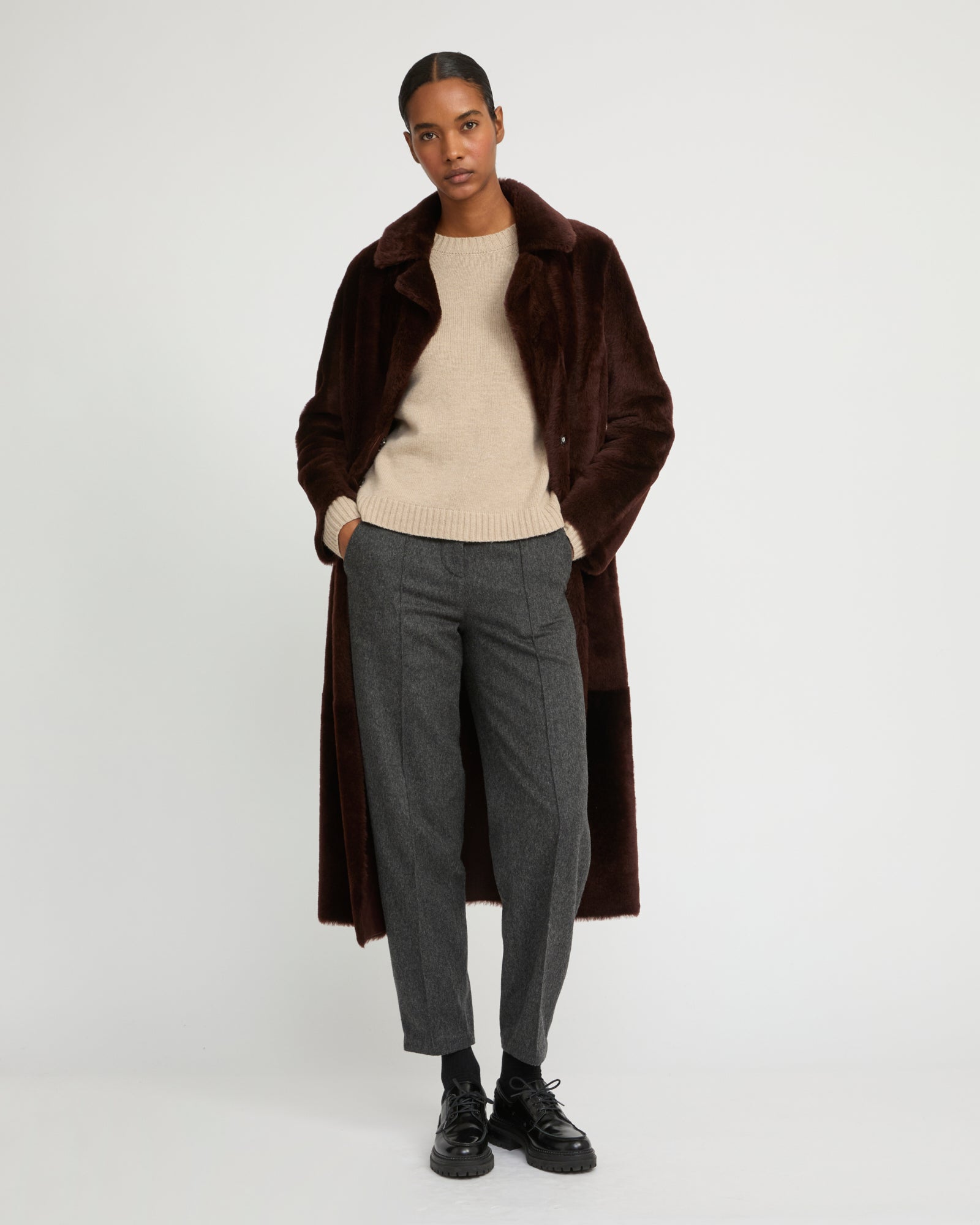 Manteau long ceinturé en peau lainée réversible -Yves Salomon