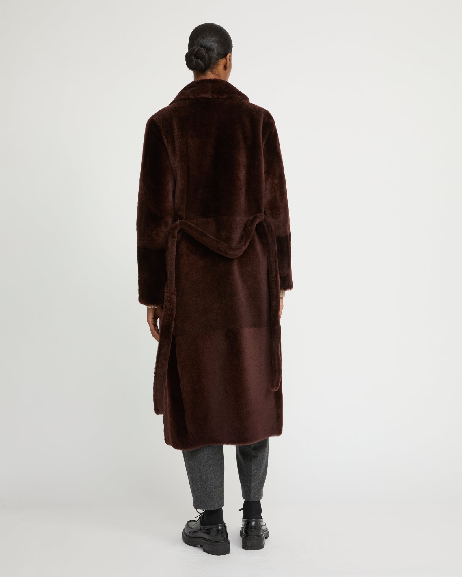 Manteau long ceinturé en peau lainée réversible -Yves Salomon