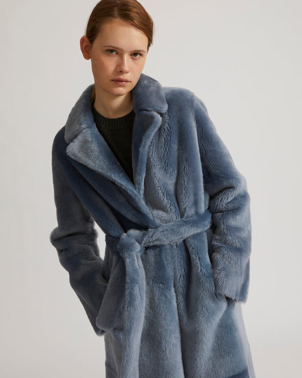 Manteau long ceinturé en peau lainée réversible