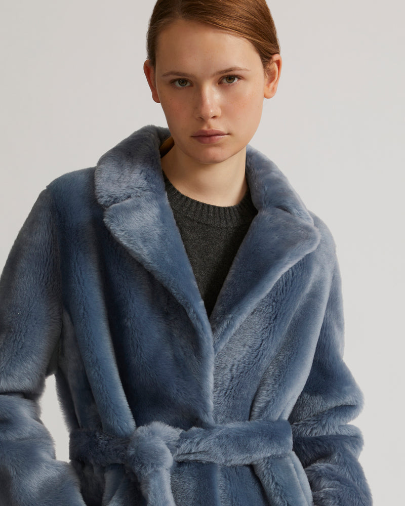 Manteau long ceinturé en peau lainée réversible