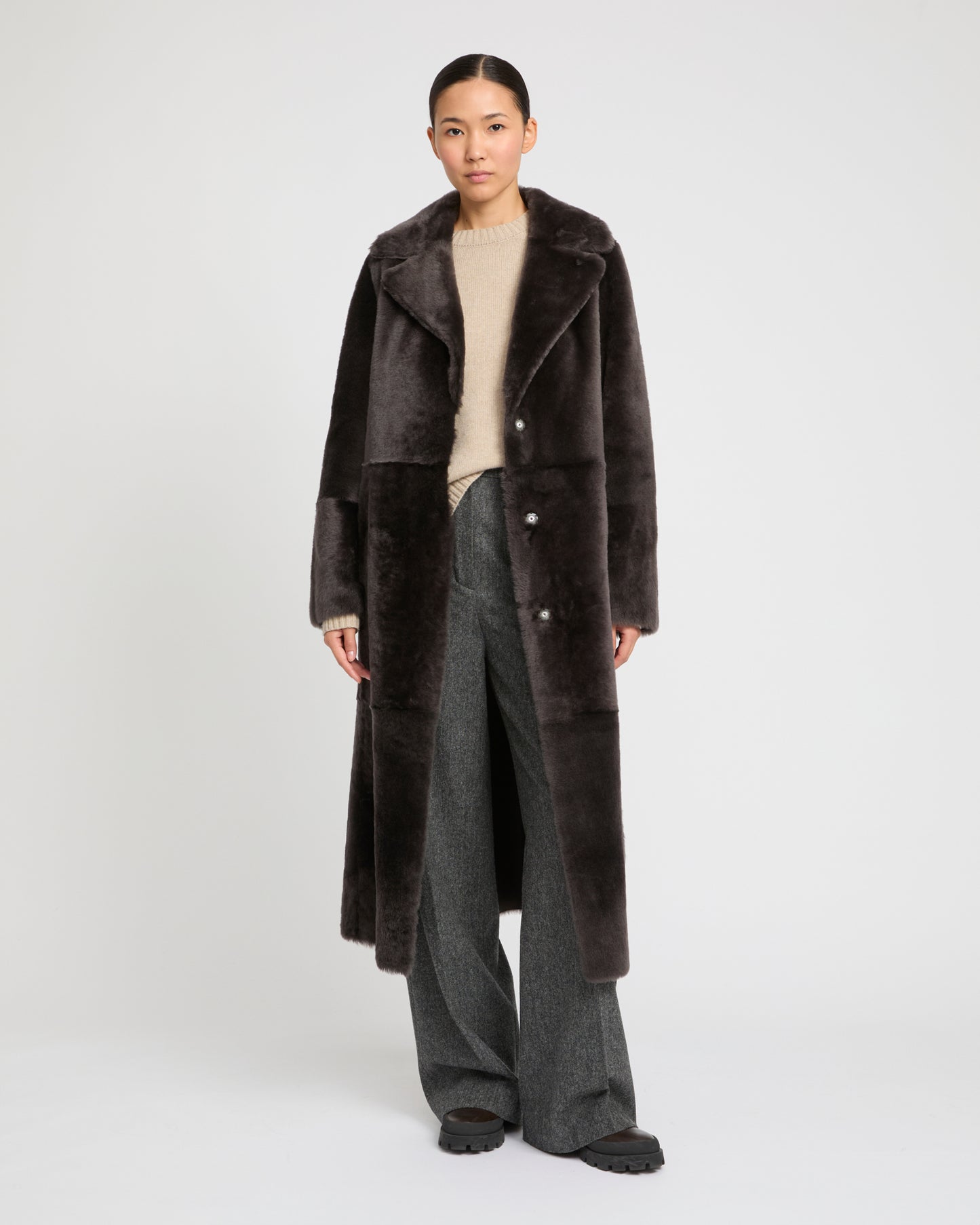 Manteau long ceinturé en peau lainée réversible -Yves Salomon