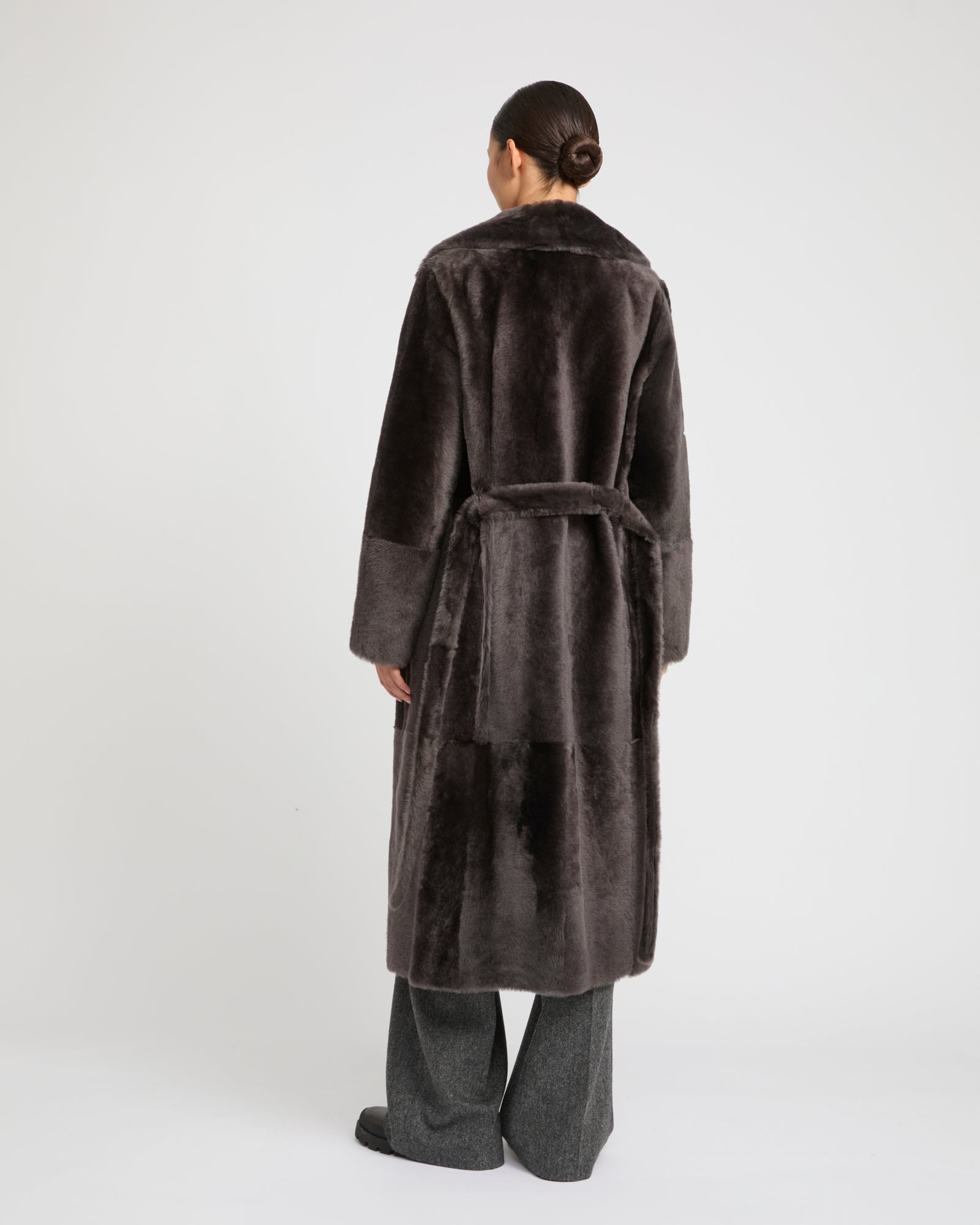 Manteau long ceinturé en peau lainée réversible -Yves Salomon