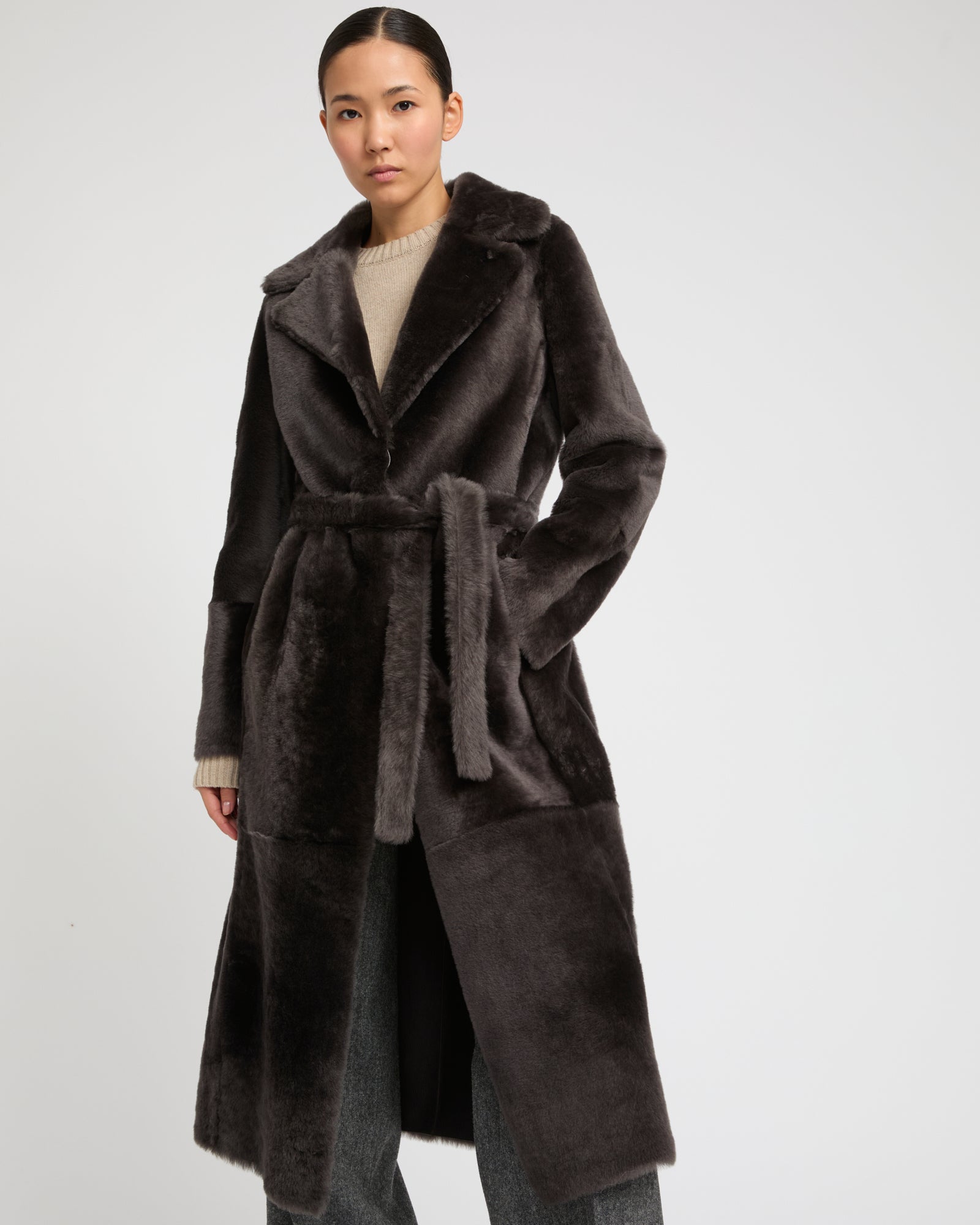 Manteau long ceinturé en peau lainée réversible -Yves Salomon