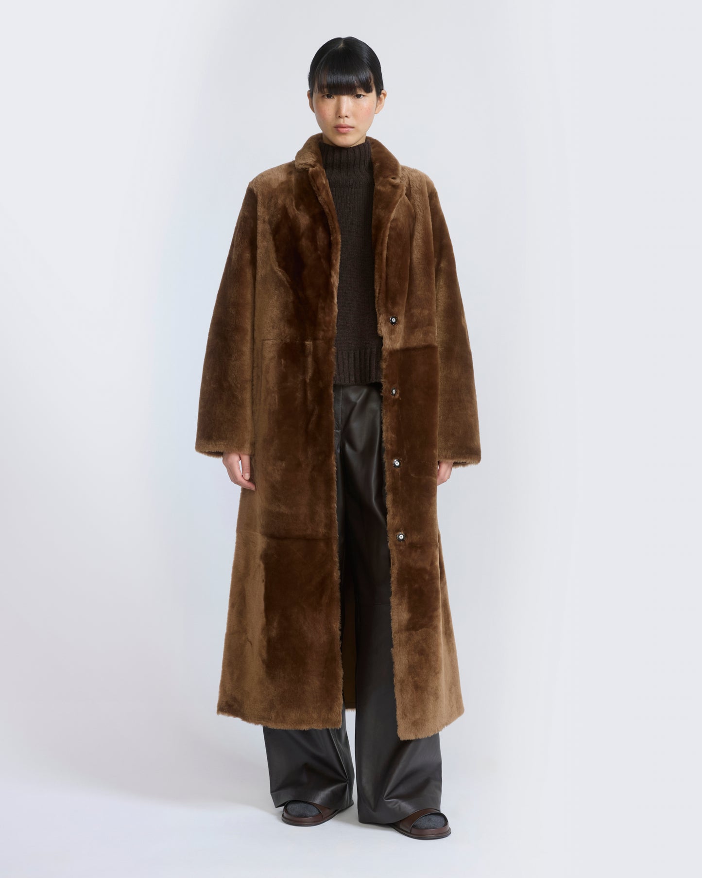 Manteau long réversible en peau lainée d'agneau