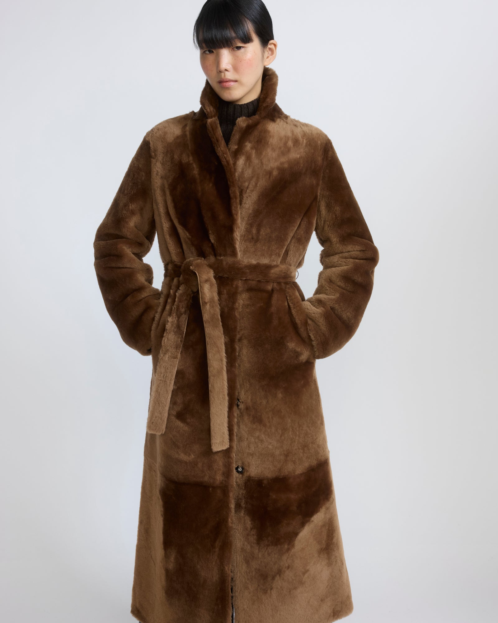 Manteau long réversible en peau lainée d'agneau