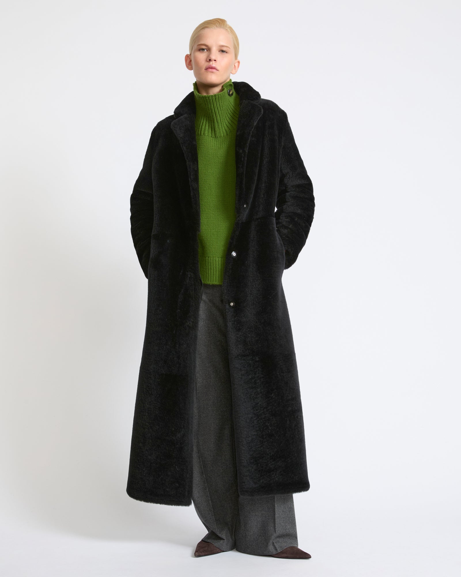 Manteau long réversible en peau lainée d'agneau- Yves Salomon - Nouvelle collection Automne Hiver