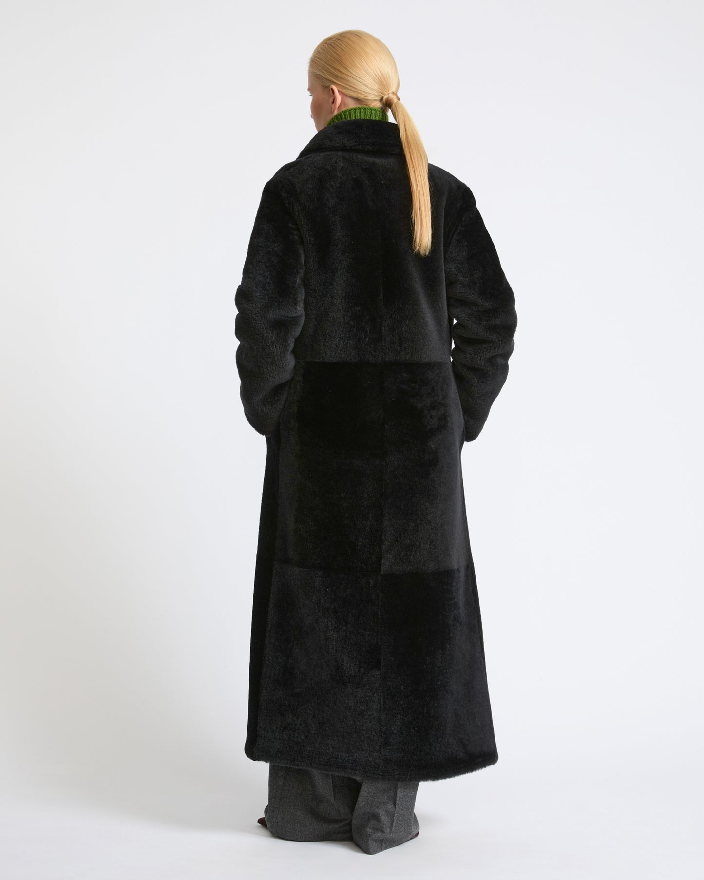 Manteau long réversible en peau lainée d'agneau- Yves Salomon - Nouvelle collection Automne Hiver
