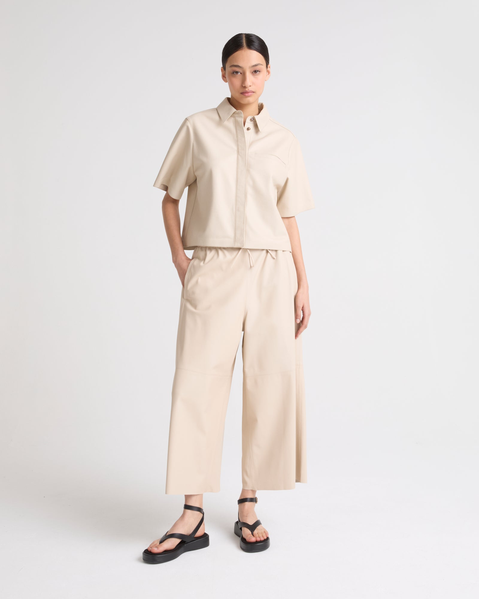 アパルトモン　イヴサロモンMERINO LAMBSKIN MULES アパルトモン イヴサロモンMERINO LAMBSKIN MULES