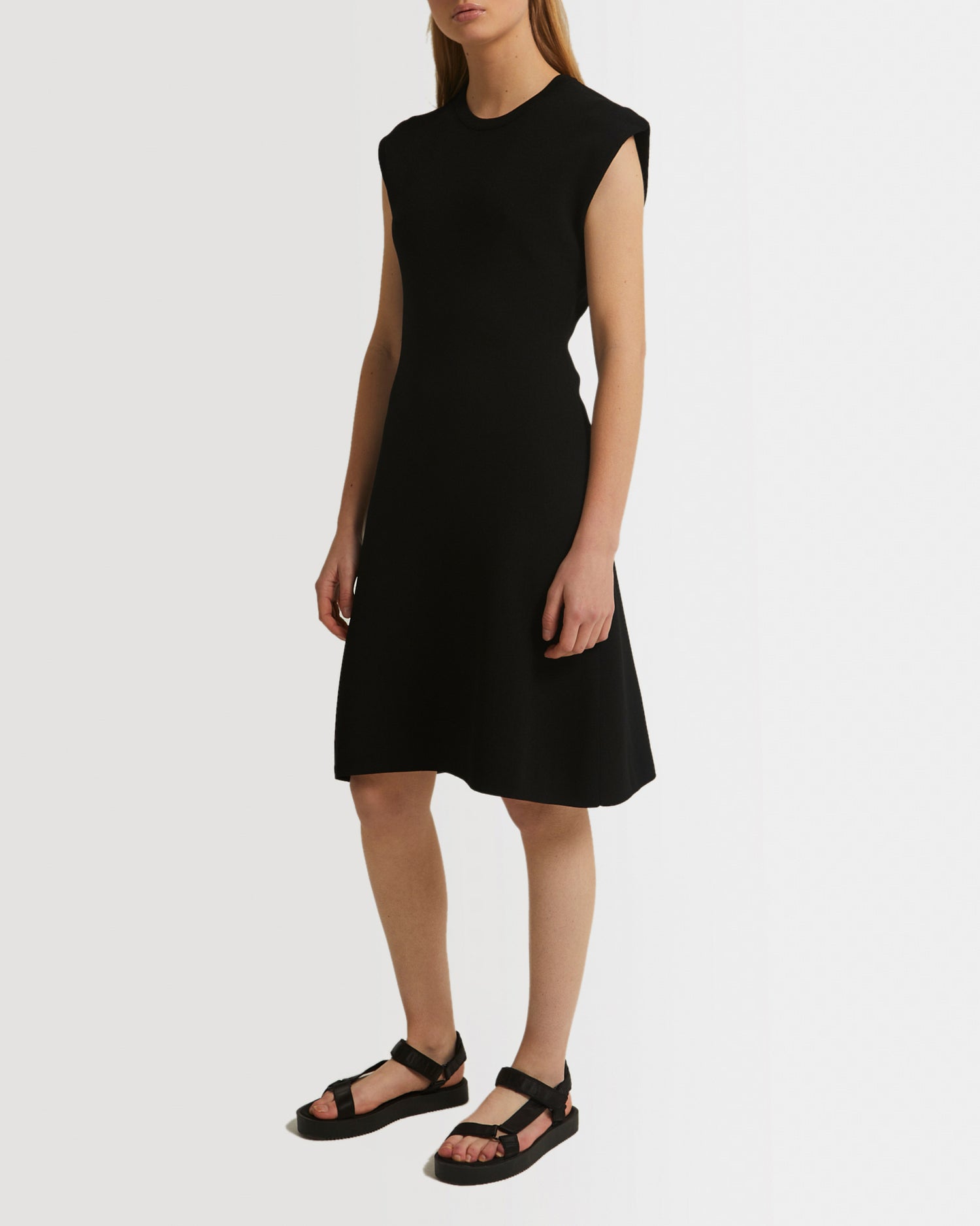 robe-courte-sans-manches-en-maille-stretch-noir-22eyr50494mspwc99 -Yves Salomon