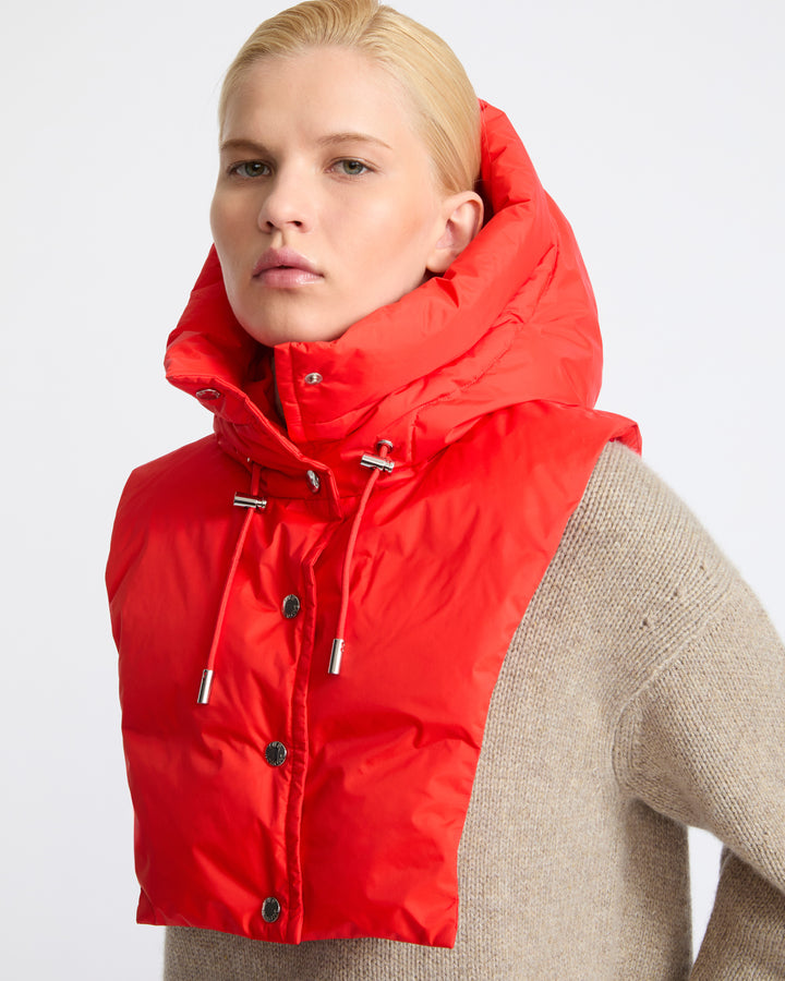 Doudoune plastron à capuche en tissu technique imperméable- Yves Salomon - Nouvelle collection Automne Hiver