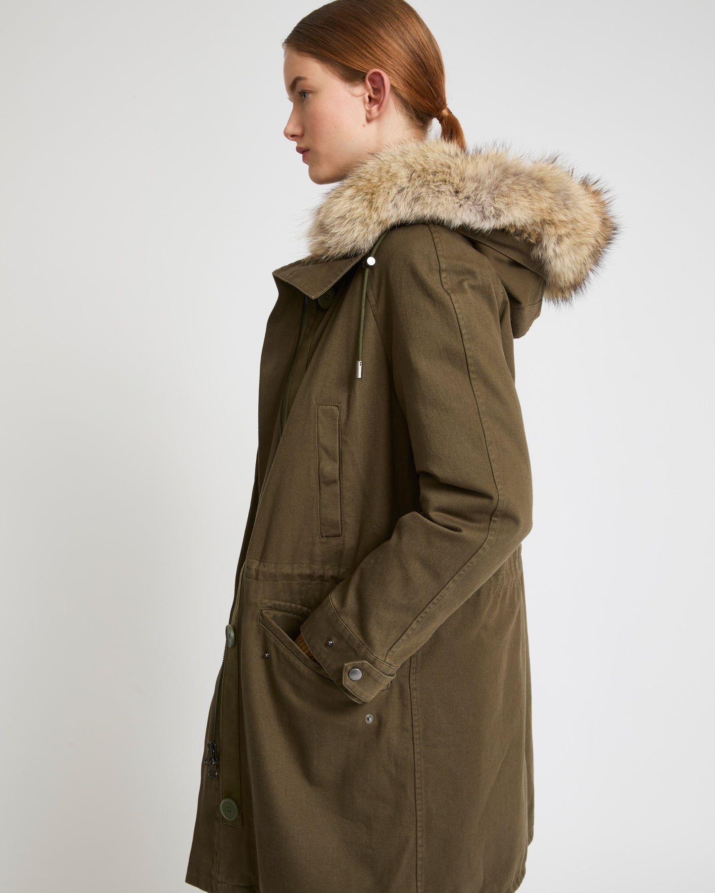 parka-longue-en-gabardine-de-coton-avec-fourrure-de-coyote-et-lapin-kaki-22wfm01090a01xb2354 -Yves Salomon