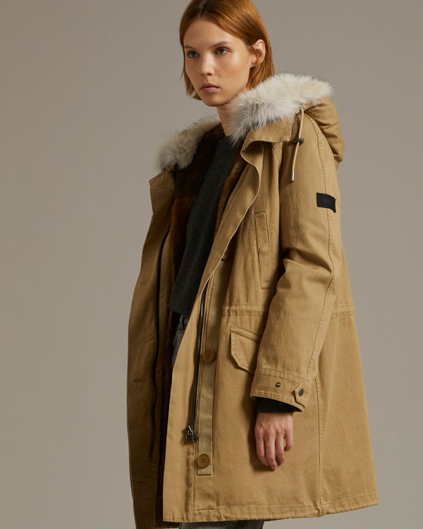 Parka longue en gabardine de coton avec fourrure de coyote et lapin