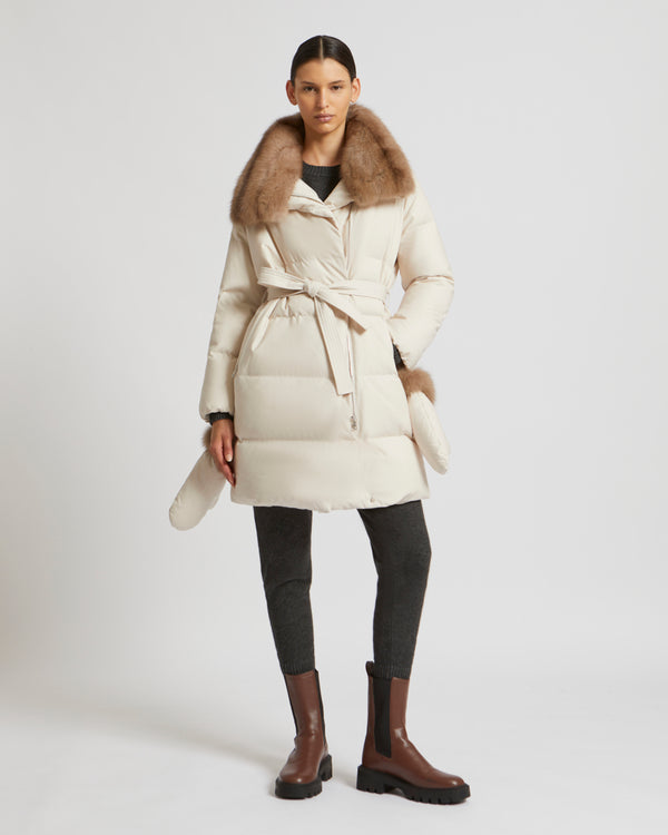 Doudoune ceinturée en flanelle imperméable et col en zibeline
