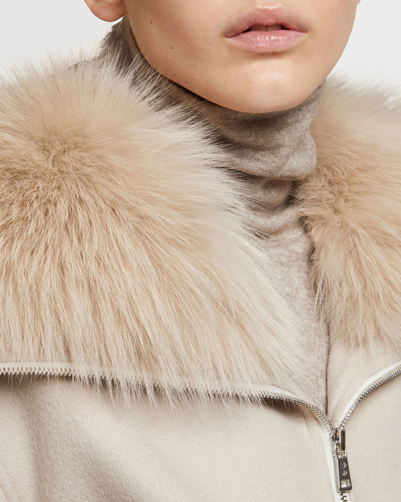 Veste en lainage cachemire et col en fourrure de renard