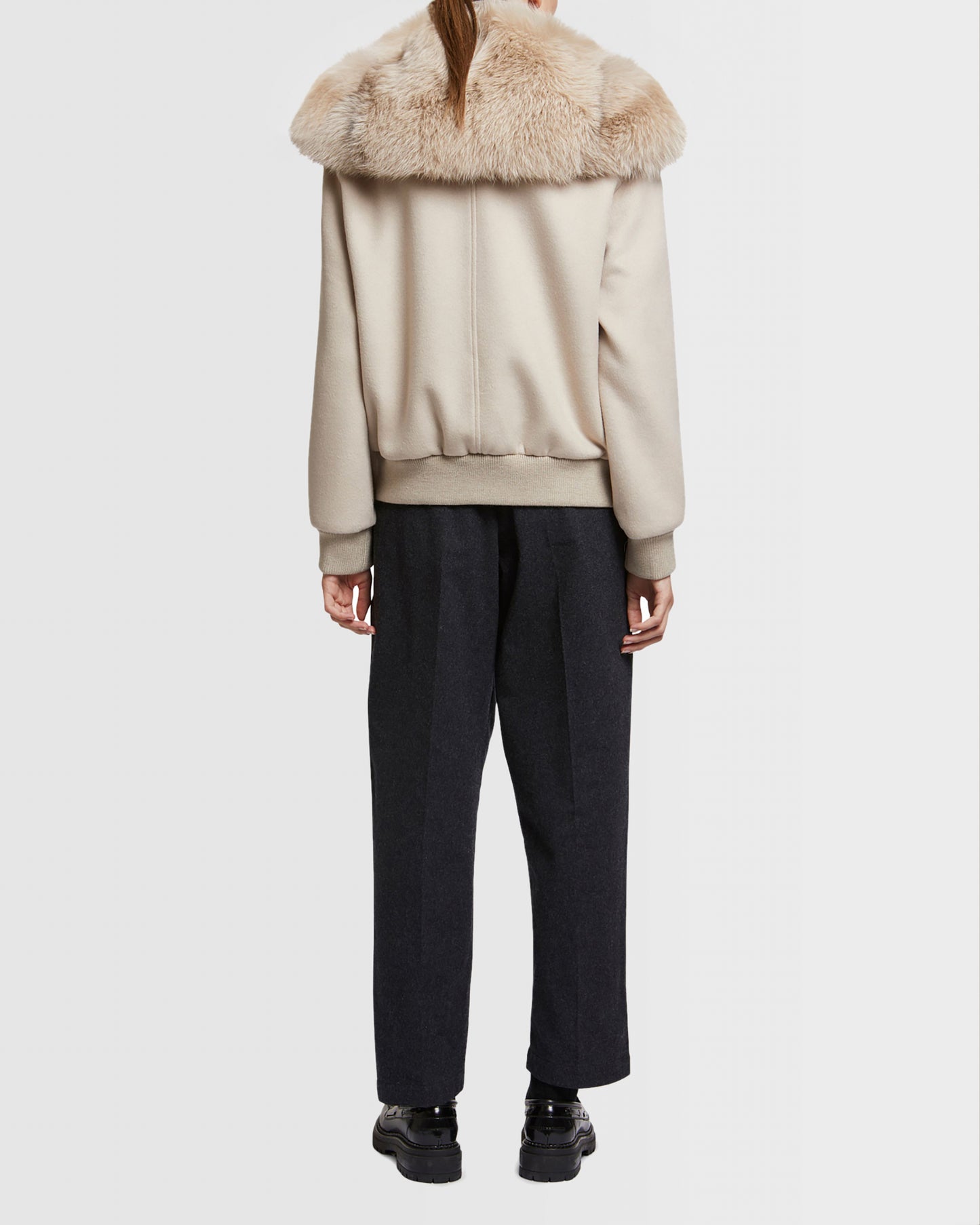 Veste en lainage cachemire et col en fourrure de renard