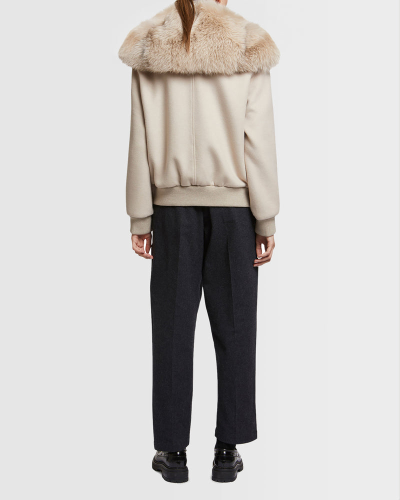 Veste en lainage cachemire et col en fourrure de renard