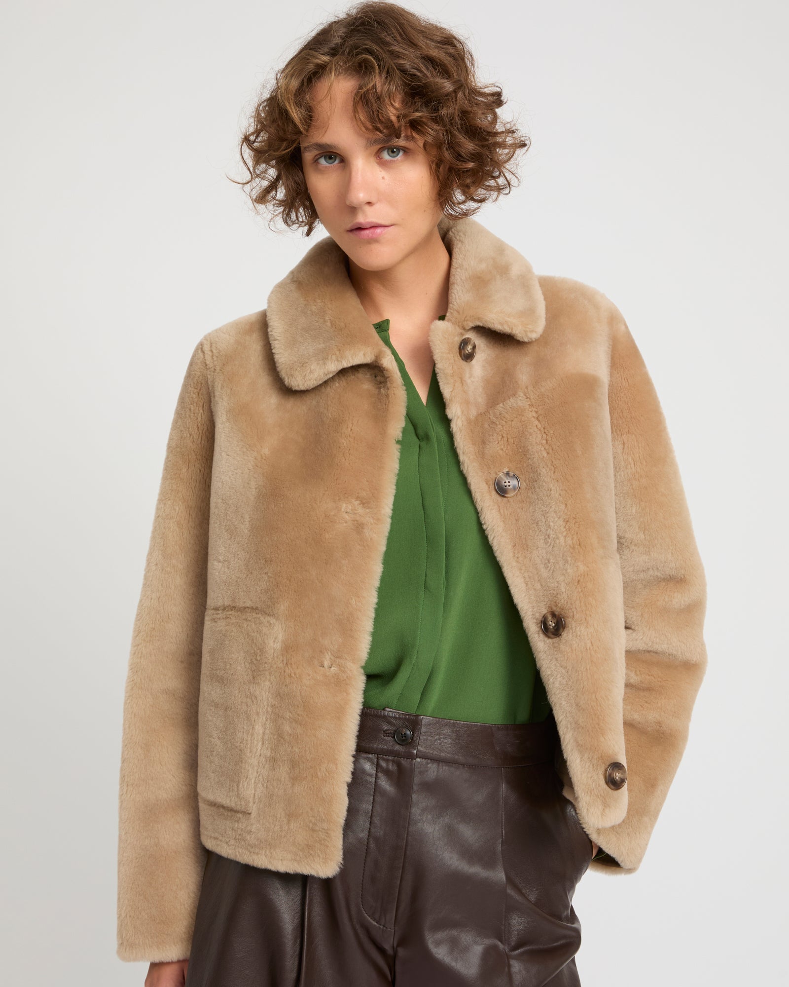 Short reversible jacket in merino lambskin – Yves Salomon