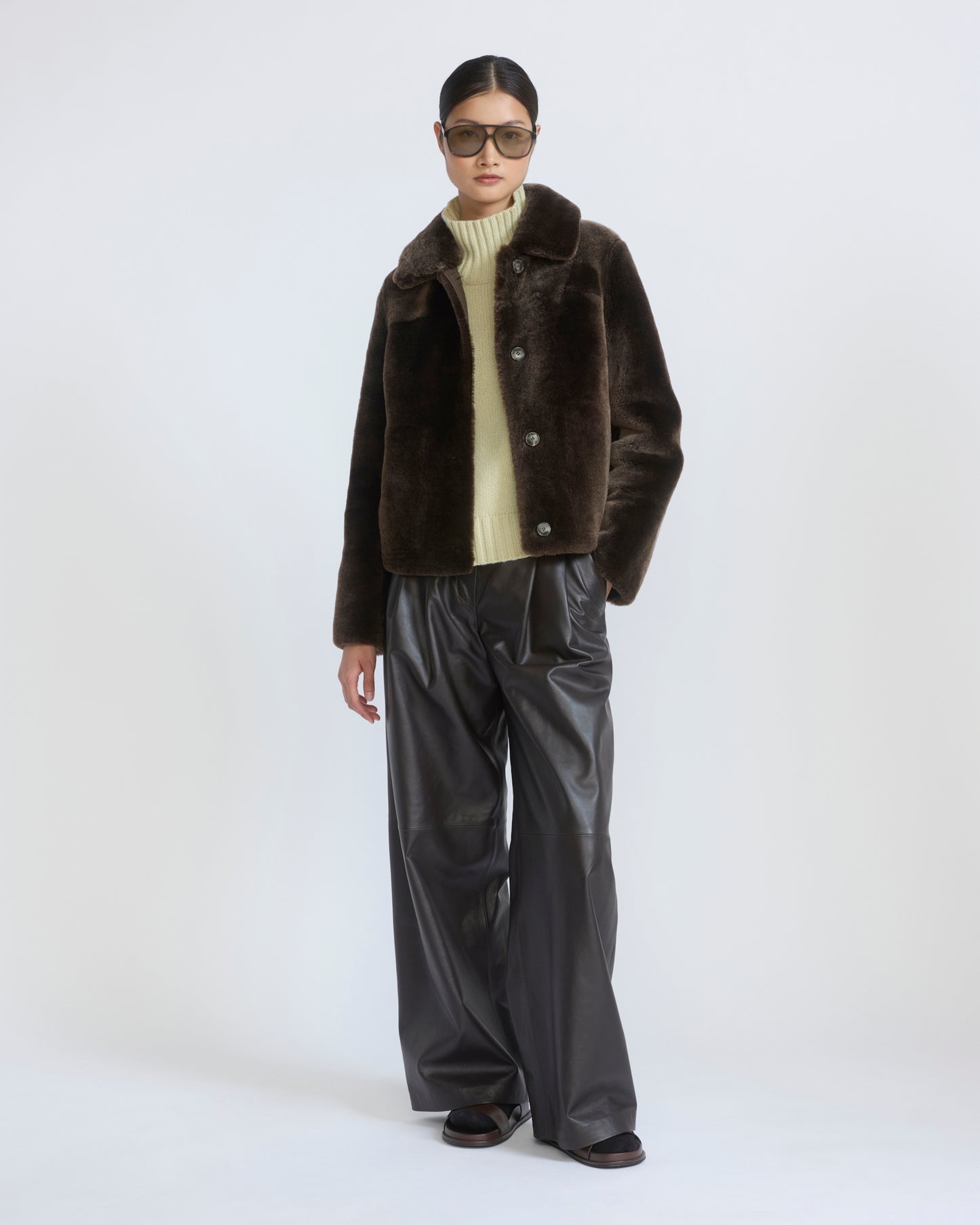 Veste courte en peau lainée d'agneau mérinos