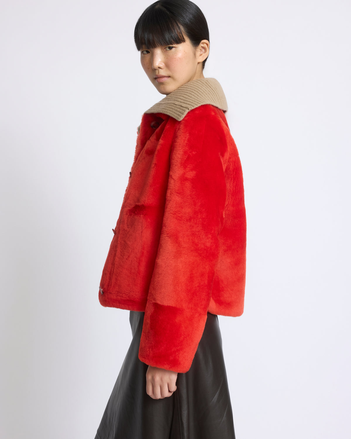 Veste courte en peau lainée d'agneau mérinos - Yves Salomon - Nouvelle collection Automne Hiver