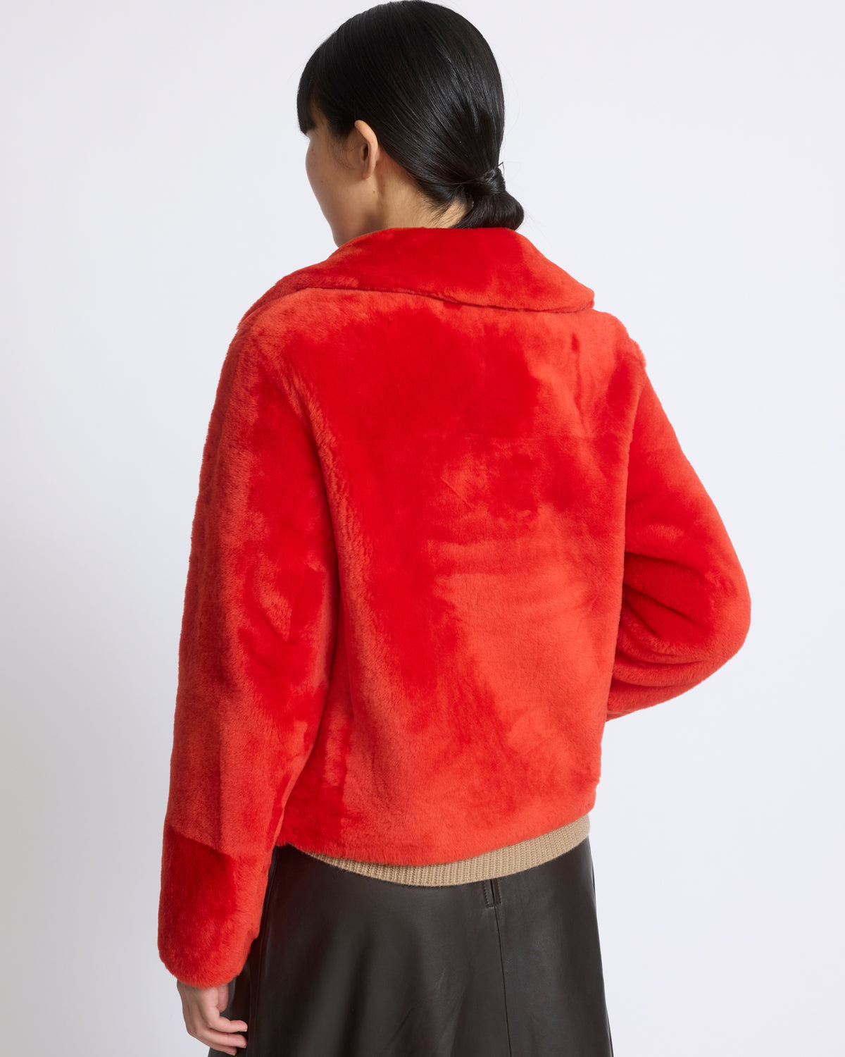 Veste courte en peau lainée d'agneau mérinos - Yves Salomon - Nouvelle collection Automne Hiver