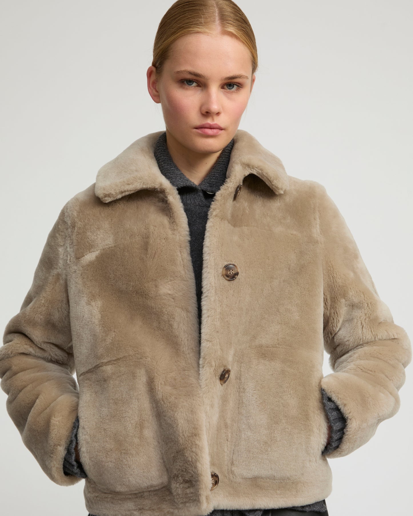 Short reversible jacket in merino lambskin