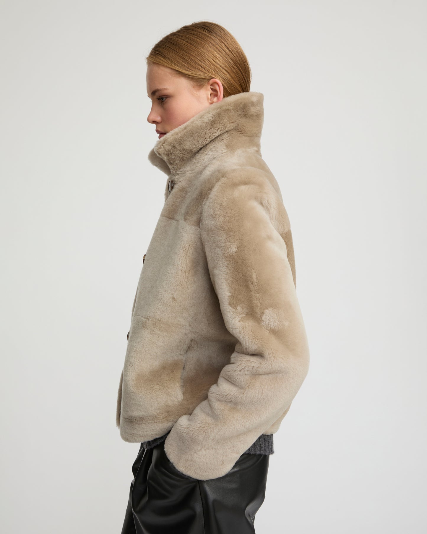 Short reversible jacket in merino lambskin